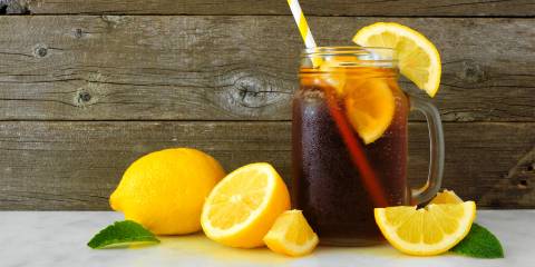 a jar full of iced tea with lemons