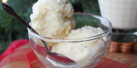 a bowl of eggnog ice cream