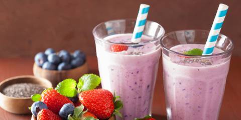 smootheis with, strawberries, blueberries, and superfoods